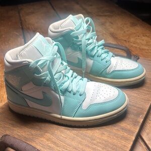 Air Jordan 1 Mid Sneakers
